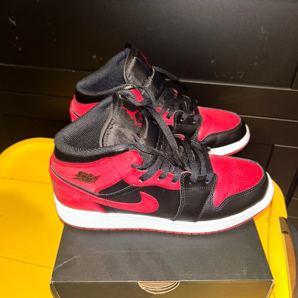 Nike Air Jordan 1 GS Red and Black Mid-Tops
